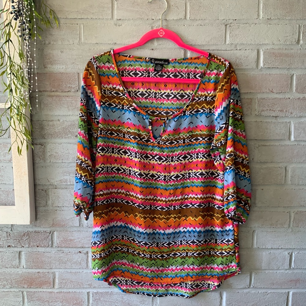 SIGNATURE STUDIO WOMANS DRESS SHIRT SIZE MEDIUM